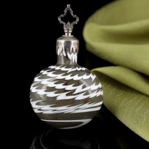 Snuff bottle front (1117x1280) 17th Century Glass Snuff Bottle