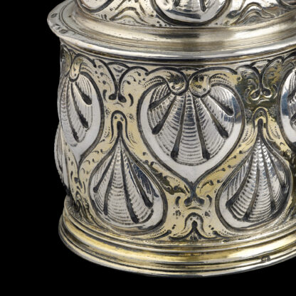A silver gilt ‘ladies’ size’ Tankard detail