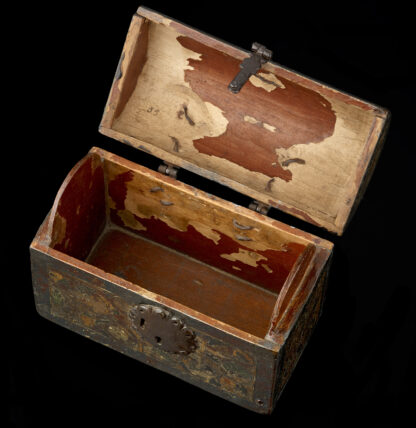 A Rare ‘Barniz de Pasto’ Domed Box of Small Proportions. Colombia, 17th Century open