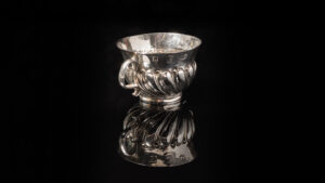 A pretty little William & Mary period silver Dram Cup or miniature Porringer; fully hallmarked for London 1690 side