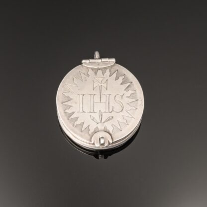 A rare silver travelling Pyx of circular form; English c.1685 main image A rare silver travelling Pyx of circular form; English c.1685 main image